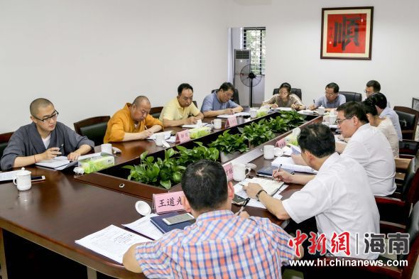 海南省委常委,统战部部长张韵声来到海南省佛教协会进行调研,看望省