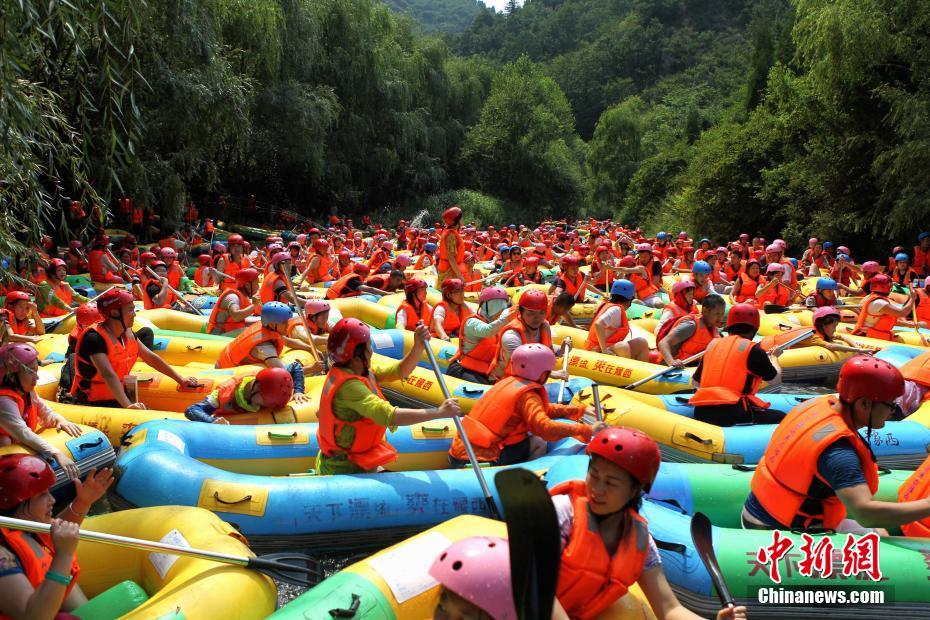 河南三门峡漂流景区人气爆棚(组图)