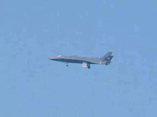 △2011年1月11日,中国首款第四代战机歼-20首飞成功。