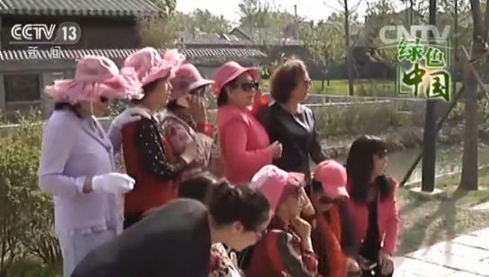 假期三里河游客