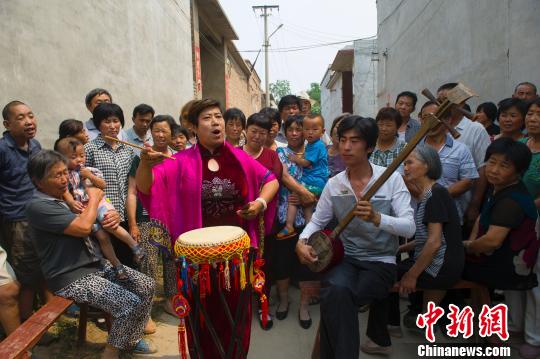 梨园世家苦守非遗30载鼓书声声只为传承(图) 梨园世家苦守非遗30载鼓书声声只为传承(图)