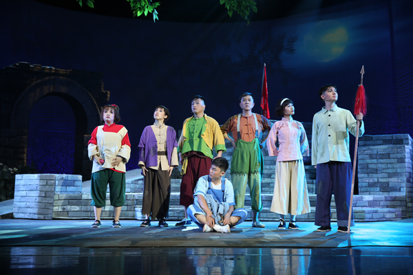 儿童剧《戴“星星”的孩子》剧照 儿童剧《戴“星星”的孩子》剧照