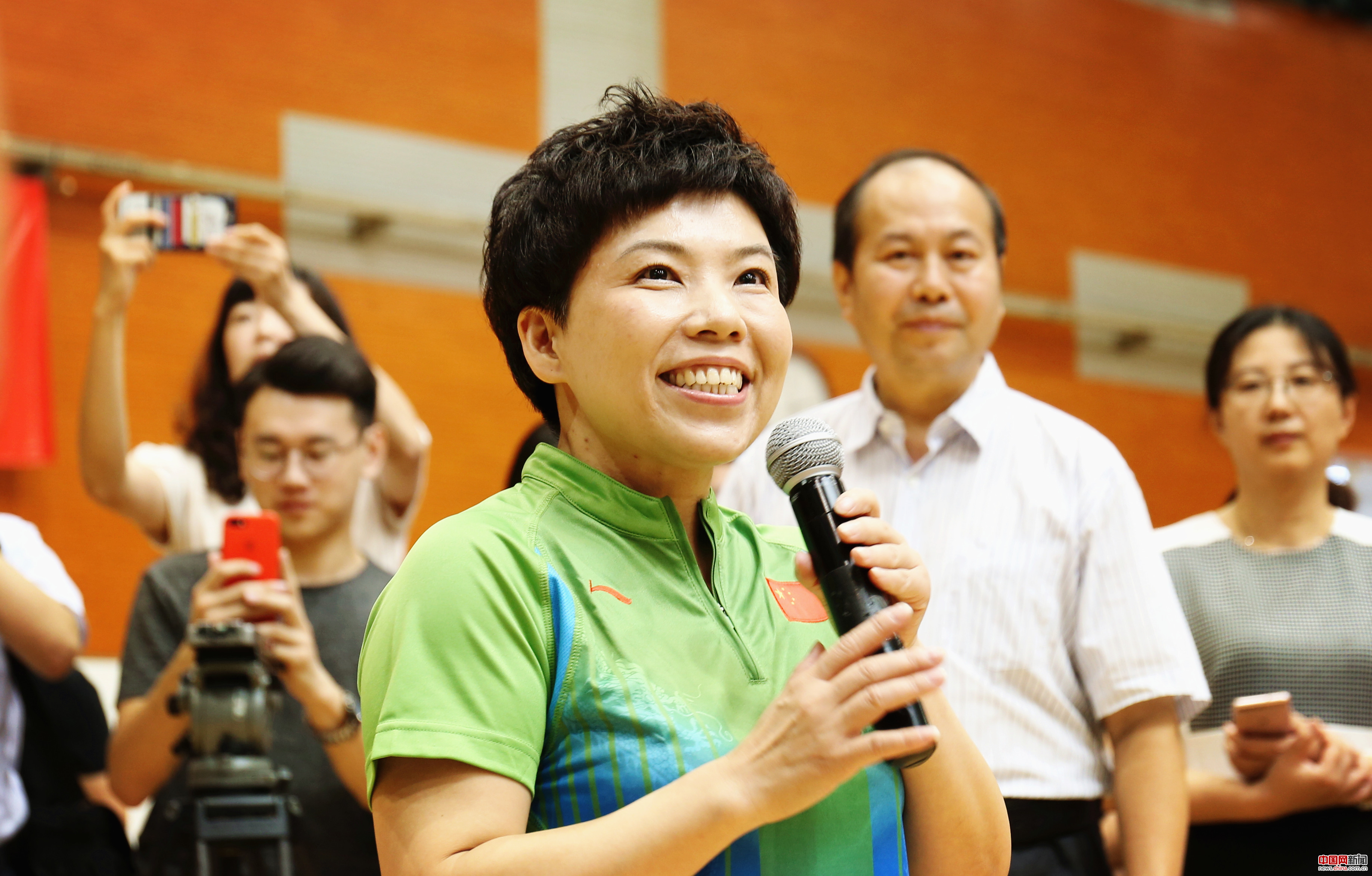 邓亚萍在第七届残疾人健身周推广日活动现场致辞。