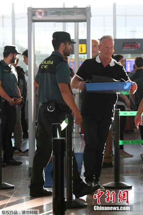 西班牙机场员工罢工 官方无奈派警卫队帮旅客安检