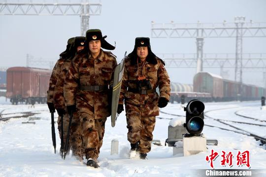 新疆兵团护路民兵20多年守护阿拉山口“最后6公里铁道线”