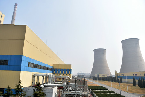 资料图片：2017年3月18日，北京最后一座大型燃煤电厂——华能北京热电厂燃煤机组停机备用，实现了北京电厂无煤化的目标，北京也由此成为全国首个全部实施清洁能源发电的城市。新华社记者 张晨霖 摄