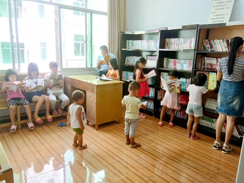 黔江：太極鄉農家書屋成為兒童“暑期樂園”