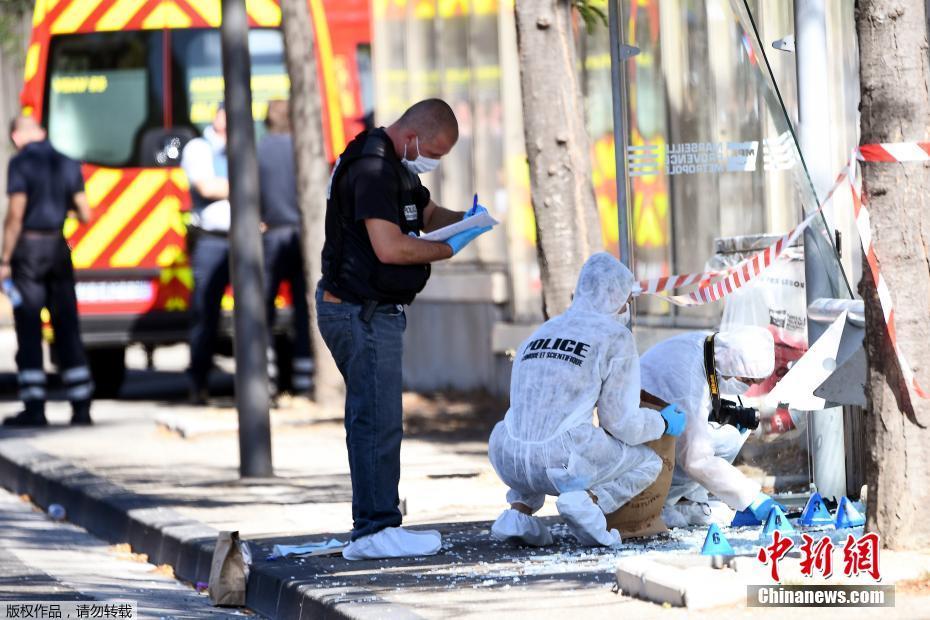 當地時間8月17日，西班牙巴塞羅那知名景點蘭布拉大道遭遇恐襲，一輛貨車衝撞步行街人群導致14人死亡，上百人受傷。