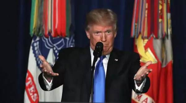 ▲华盛顿当地时间8月21日晚，美国总统特朗普就阿富汗及南亚局势发表讲话。