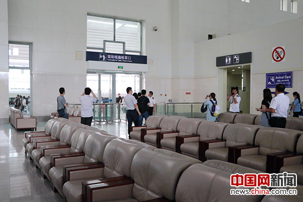 国际线路候车厅和检票口。中国网记者 唐佳蕾/摄