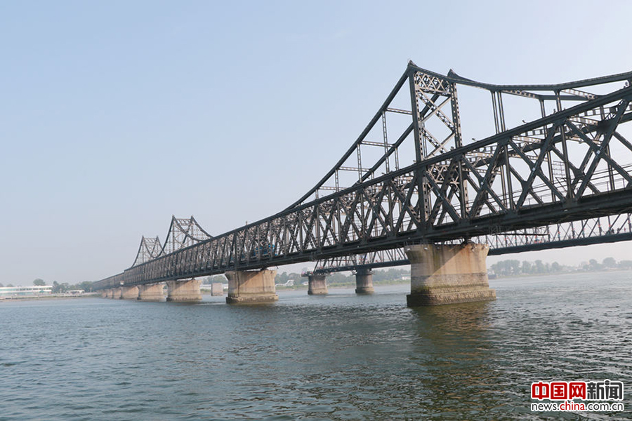 横跨鸭绿江的中朝友谊桥。中国网记者 唐佳蕾 摄