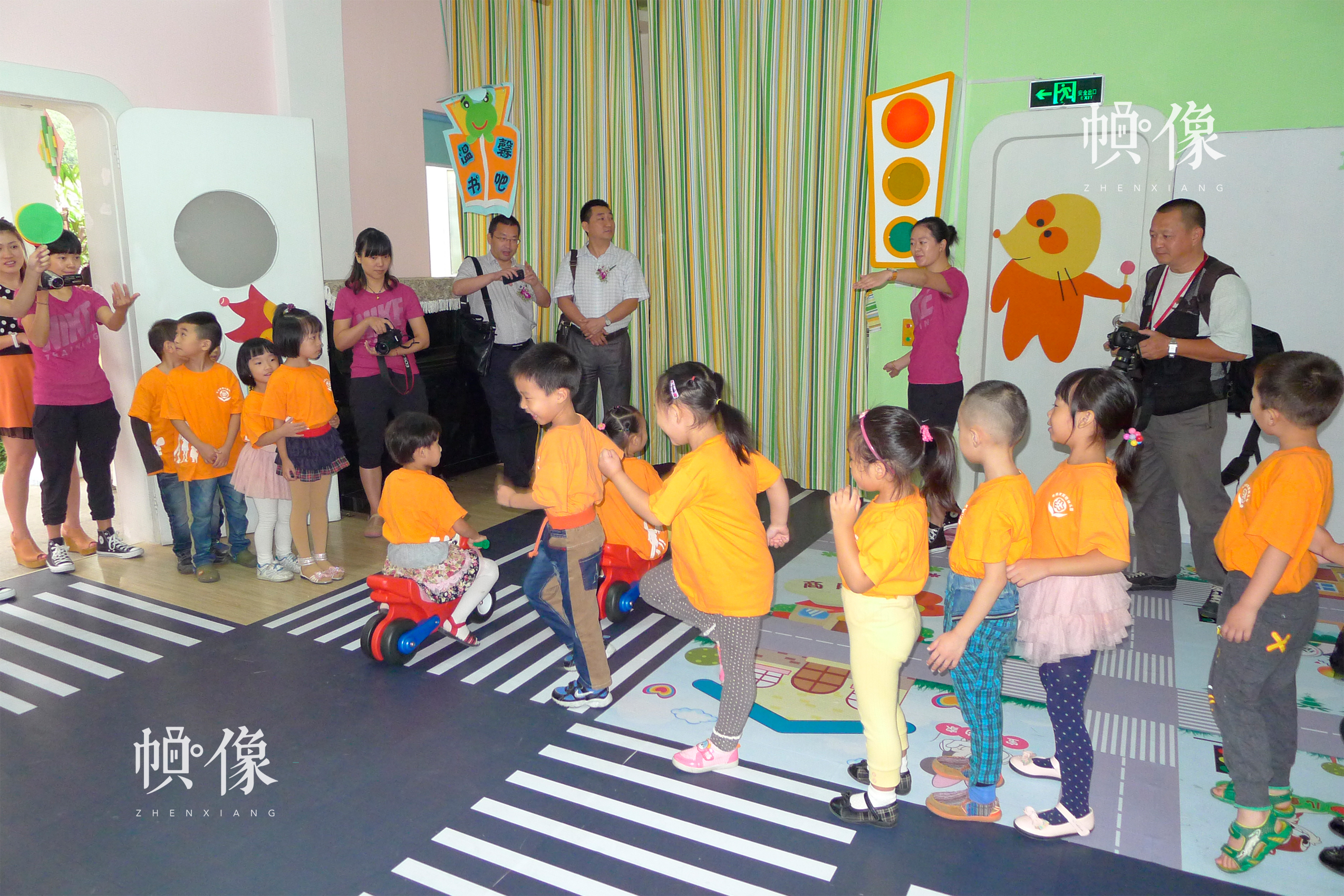 安全教育落地浙江，全國首個安全幼兒示範園在杭州啟用，小朋友在教室上課。中國兒童少年基金會供圖