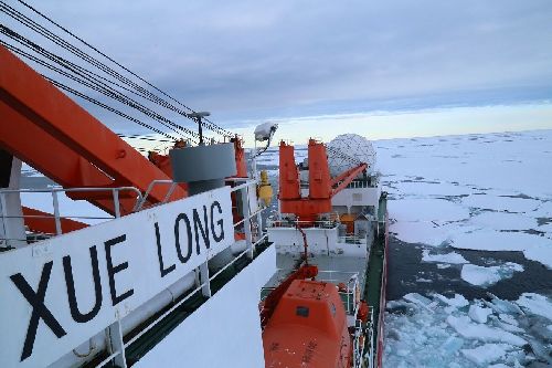 中國科考隊首次穿越北冰洋中央航道