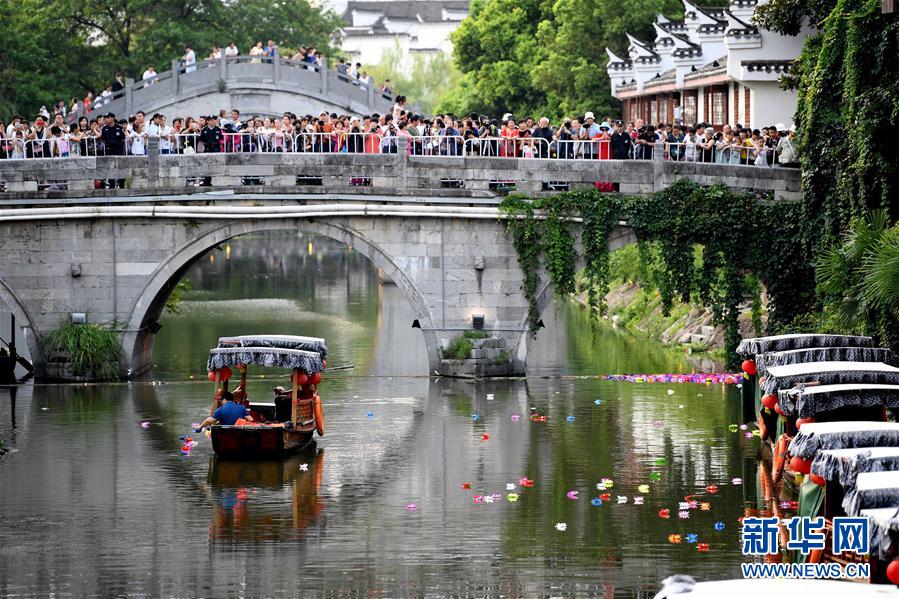 赏河灯 迎七夕