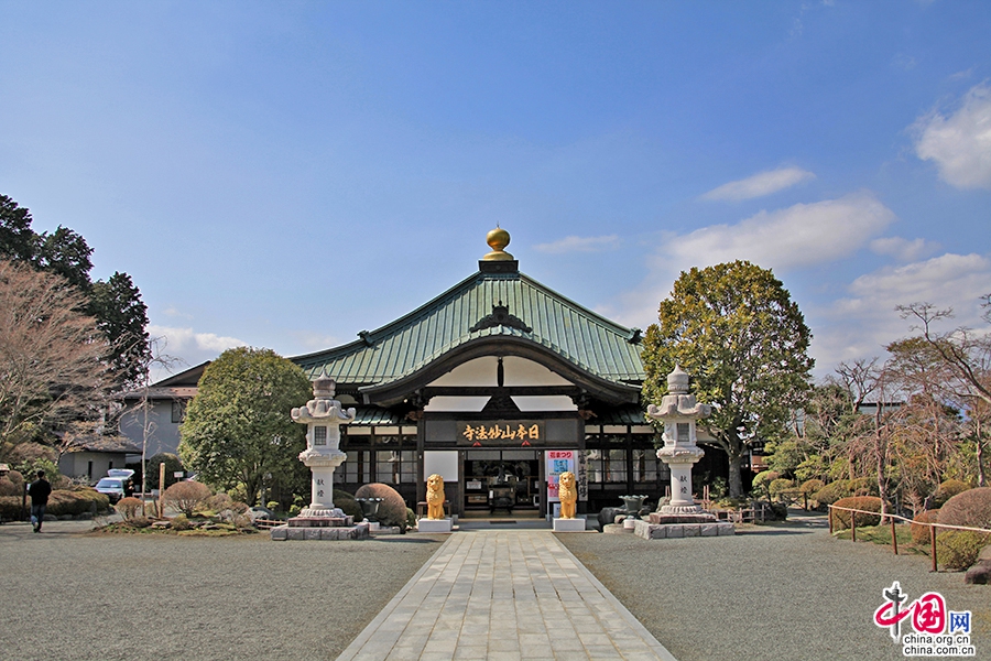 金刚力士门后是日本山妙法寺的主殿