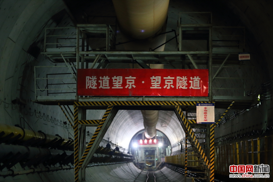 2017年8月30日，北京，京沈高铁全线唯一的双洞单线隧道、也是全线唯一的盾构隧道——望京隧道内景。中国网记者 陈维松 摄