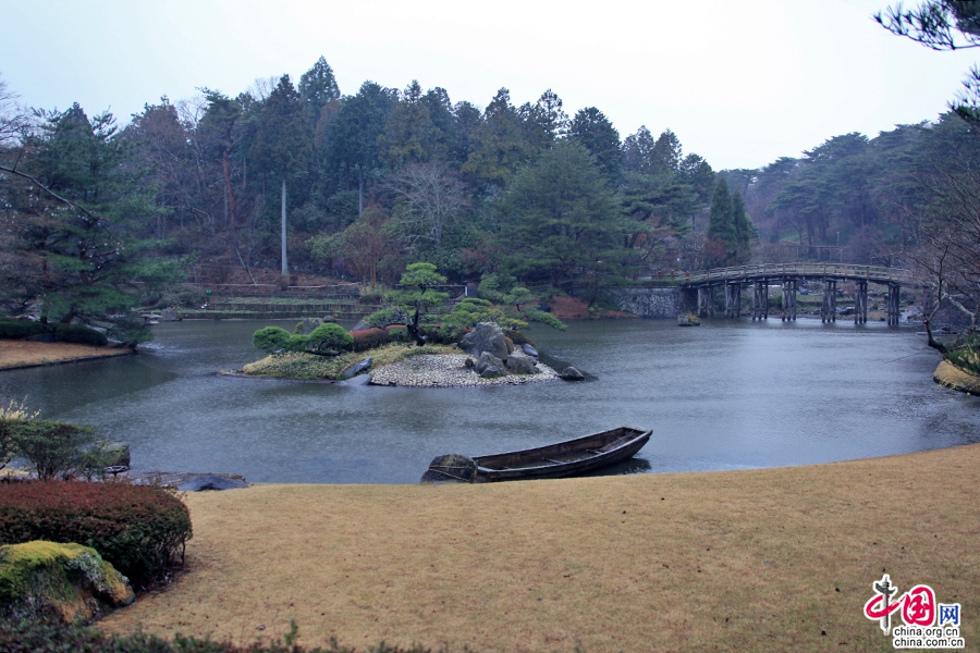 水中小岛