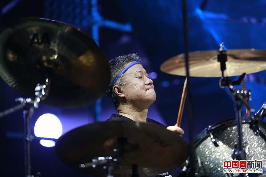 2017年9月2日，北京工人体育馆，鼓手赵明义卖力演出回报歌迷厚爱。