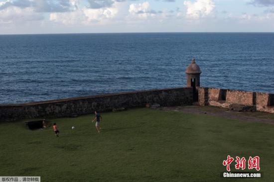 当地时间2017年9月4日，波多黎各圣胡安，刚升级为4级风暴的“厄玛”飓风正接近加勒比海和美国南部地区。