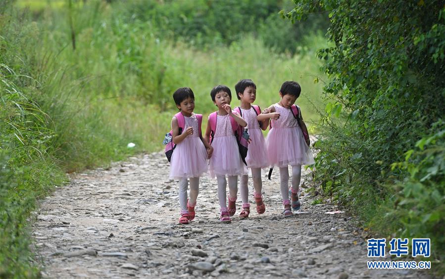 中国最美四个小女孩图片