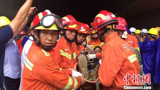 玉磨铁路“9·14”隧道塌方被困9人被全部救出