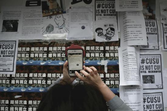 谭允芝指，展示有关“港独”的标语或横额，有可能触犯《刑事罪行条例》第9条。图：橙新闻 