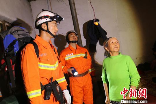 新疆库车5.7级地震：抗震安居房完好（图）