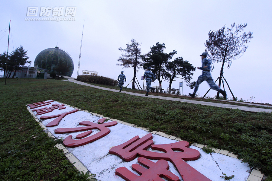 中部战区空军雷达某旅四站扎根高山忠诚履行使命记事