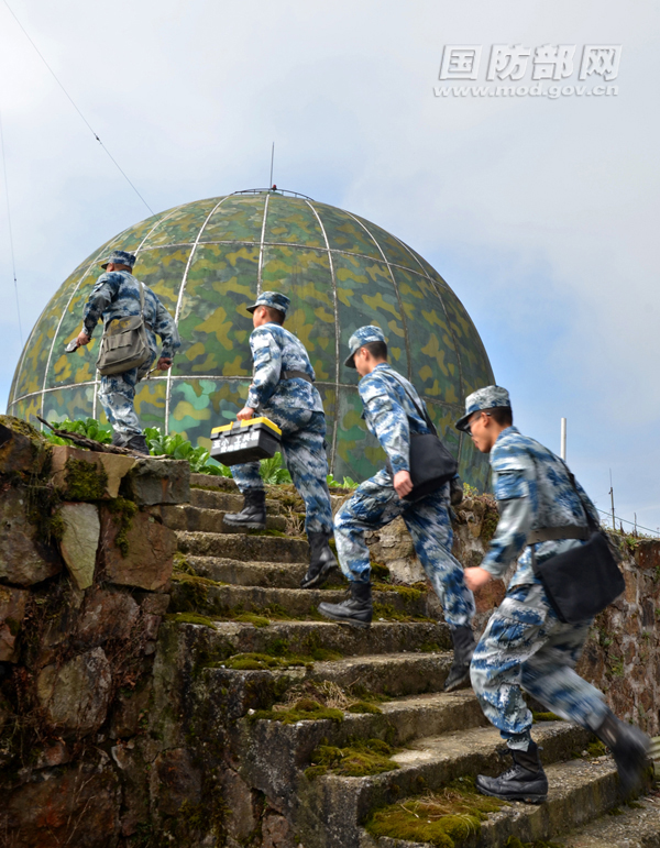 中部戰區空軍雷達某旅四站紮根高山忠誠履行使命記事