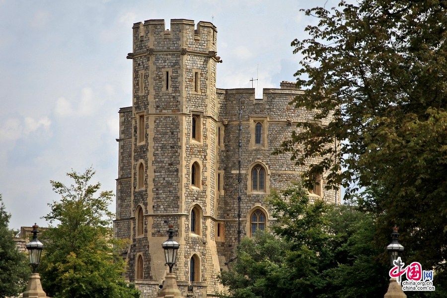 爱德华三世塔位于城堡正南侧