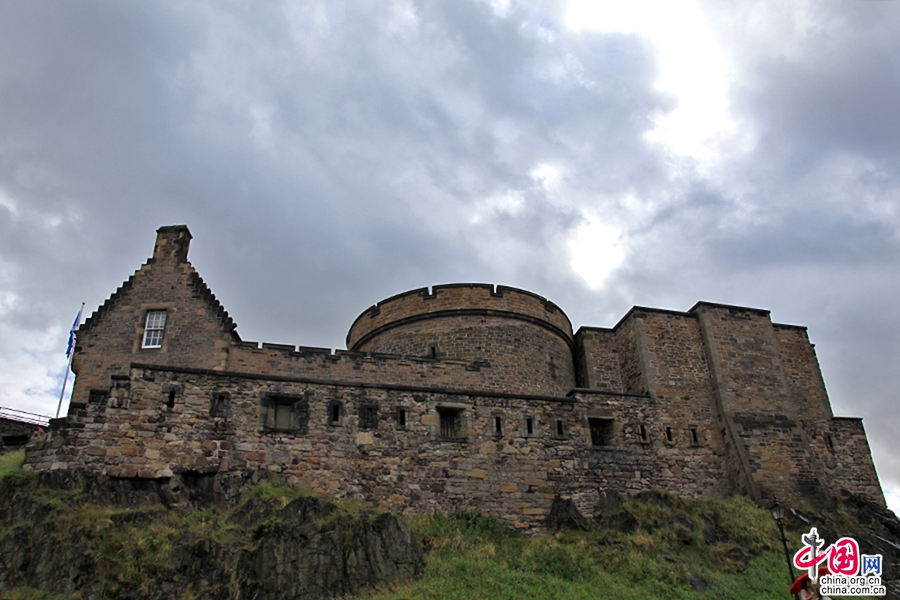 爱丁堡城堡是一处天然的要塞