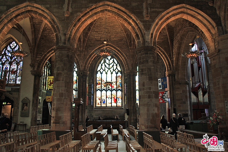 爱丁堡圣吉尔斯大教堂高大的拱廊