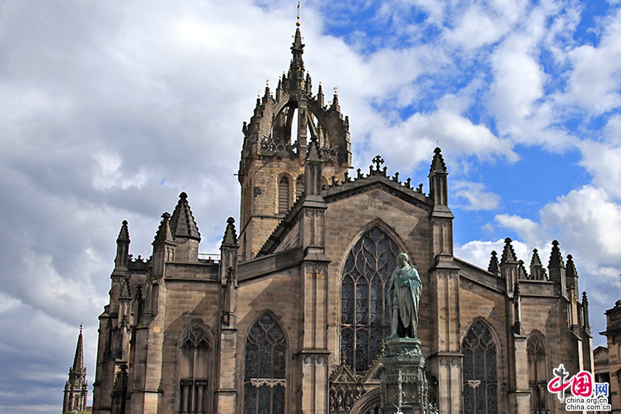 爱丁堡圣吉尔斯大教堂独特的苏格兰王冠尖顶