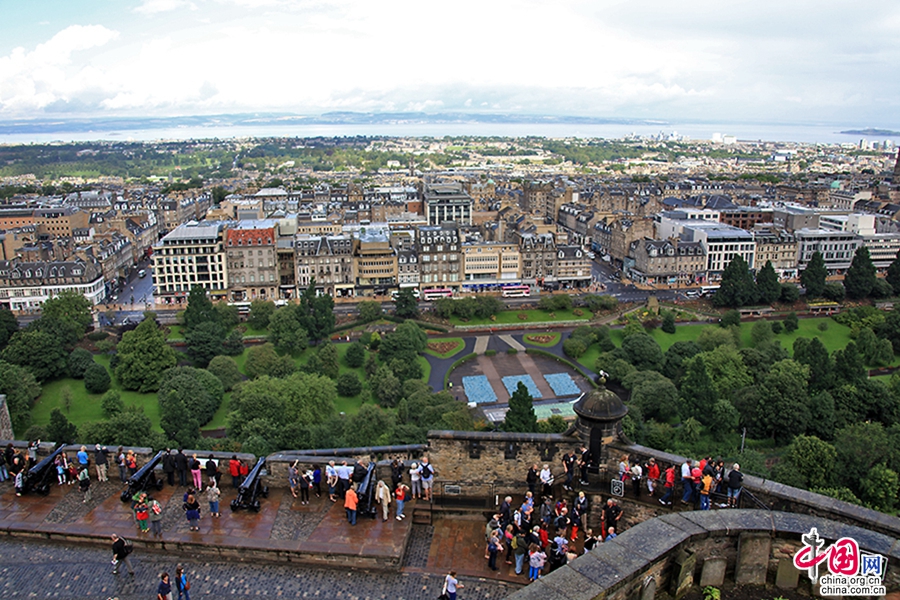 从平台上眺望爱丁堡
