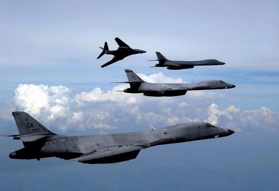 美国军机飞抵朝鲜半岛投弹演习 韩方：警告朝鲜