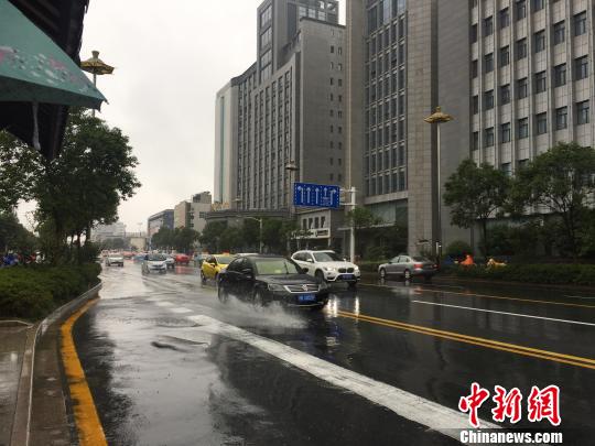 江苏发布暴雨橙色预警信号多地已现50毫米以上强降水