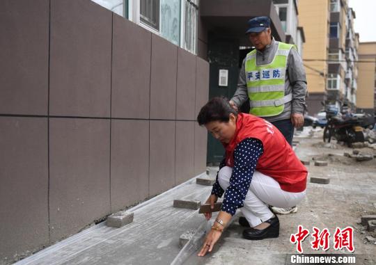 (十九大代表风采)“小巷总理”吴亚琴:巷陌无琐事