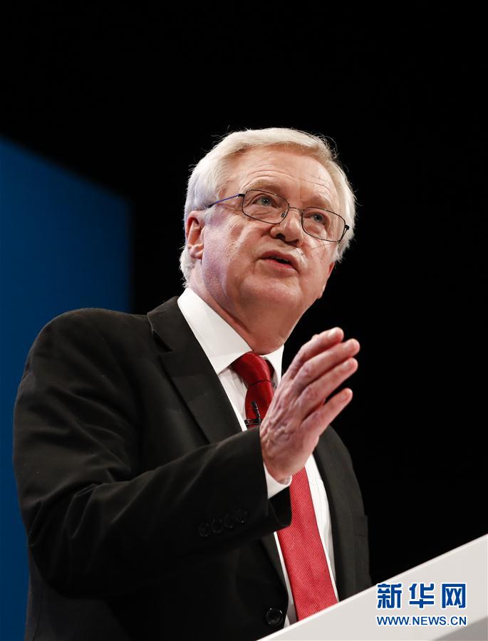 10月3日，在英国曼彻斯特，英国“脱欧”事务大臣戴维斯在2017年英国保守党年度大会上发言。