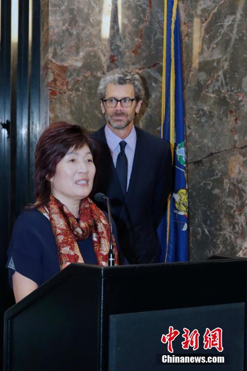 当地时间10月4日，纽约帝国大厦庆祝2017年中国中秋节点灯仪式举行，中国驻纽约总领事章启月致辞。