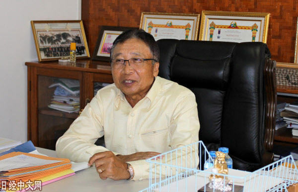 老挝公共工程与运输部副部长拉塔纳玛尼·宽尼翁。（《日本经济新闻》网站）