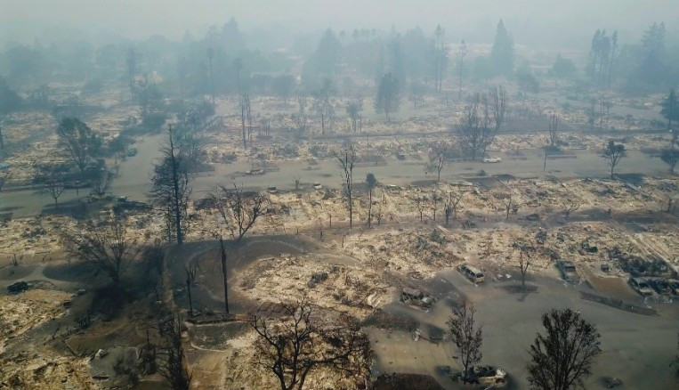 加州大火已致17人遇难 平均3秒烧掉1个足球场