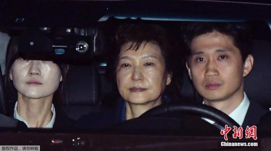 当地时间3月31日，韩国法院决定，批准拘捕前总统朴槿惠。朴槿惠由此成为韩国1997年建立逮捕必要性审查制度以来，首位受审、并被批捕的前总统。