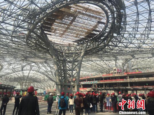 中外记者探访北京新机场近距离感受“中国效率”
