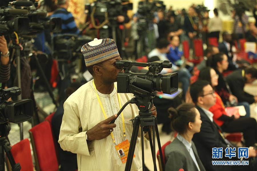 （十九大）（10）中国共产党第十九次全国代表大会新闻发言人举行新闻发布会