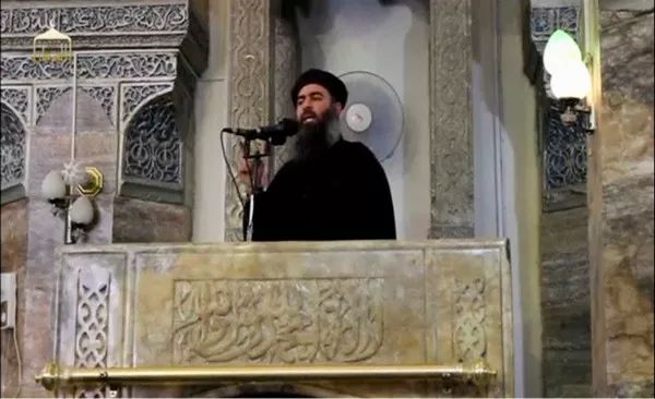  2014年7月5日的视频截图显示，据称是“伊斯兰国”头目巴格达迪的男子在伊拉克一座清真寺讲话。新华社/路透