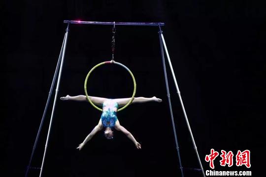 福建51岁“辣妈”的钢管舞梦