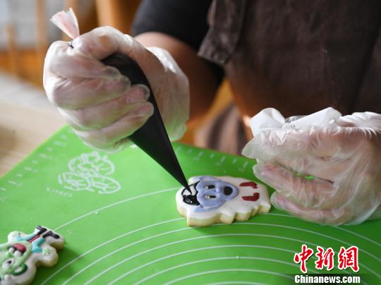 长春商家打起“鬼”主意万圣节糕点热销