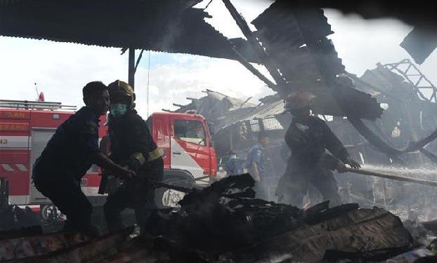 印尼一烟花厂爆炸至少47人死亡