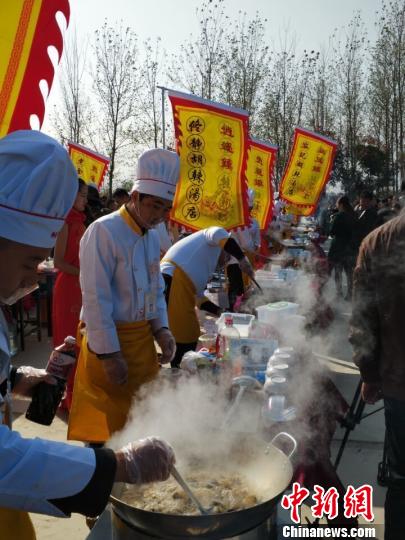 河南西华举办胡辣汤大赛名家现场斗法