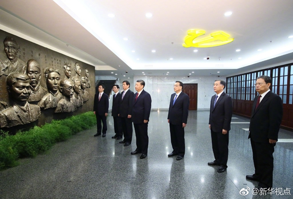 中共中央总书记、国家主席、中央军委主席习近平和中央政治局常委集体瞻仰中共一大会址